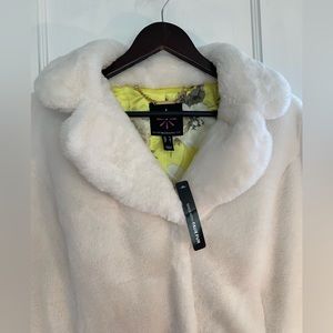 Isaac Mizrahi NWT white faux fur coat sz M